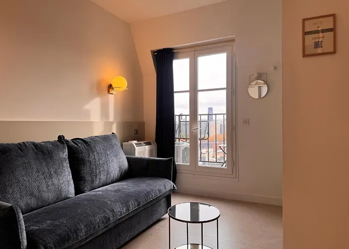 Eiffel Tower View Apartamento *
